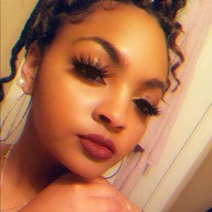 Meet your Posher, Tya